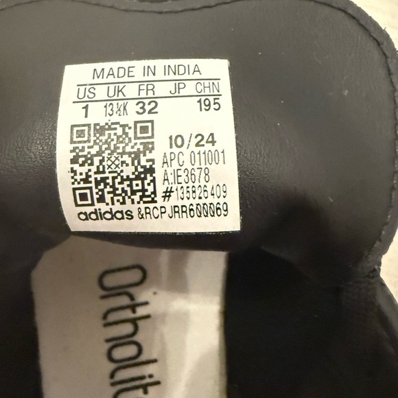 NEW Adidas Samba OG Athletic Shoe - Little Kid - Core Black / Cloud White - Picture 4 of 4